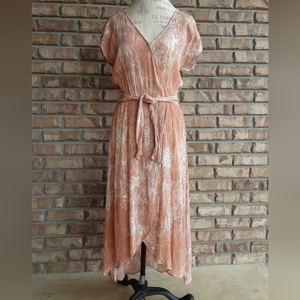 Gilli Faux Wrap Cap Sleeve Midi Dress.  Size Medium.